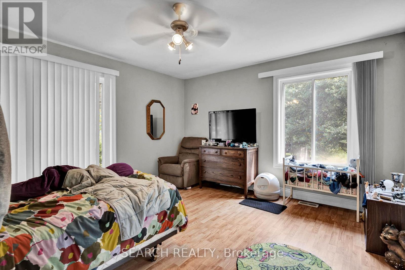 5127 10Th Side Road, Essa, ON - Indoor Photo Showing Bedroom