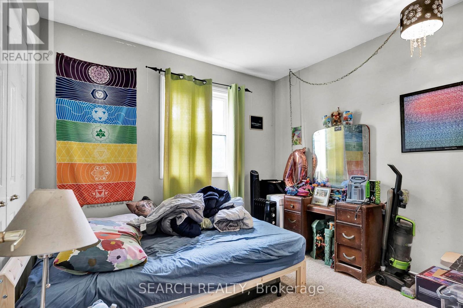 5127 10Th Side Road, Essa, ON - Indoor Photo Showing Bedroom