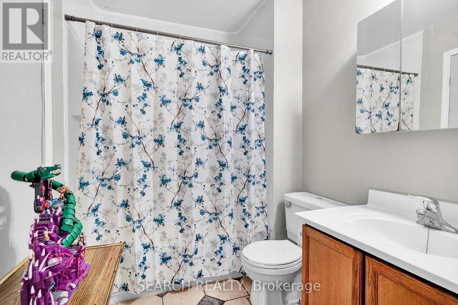 5127 10Th Side Road, Essa, ON - Indoor Photo Showing Bathroom