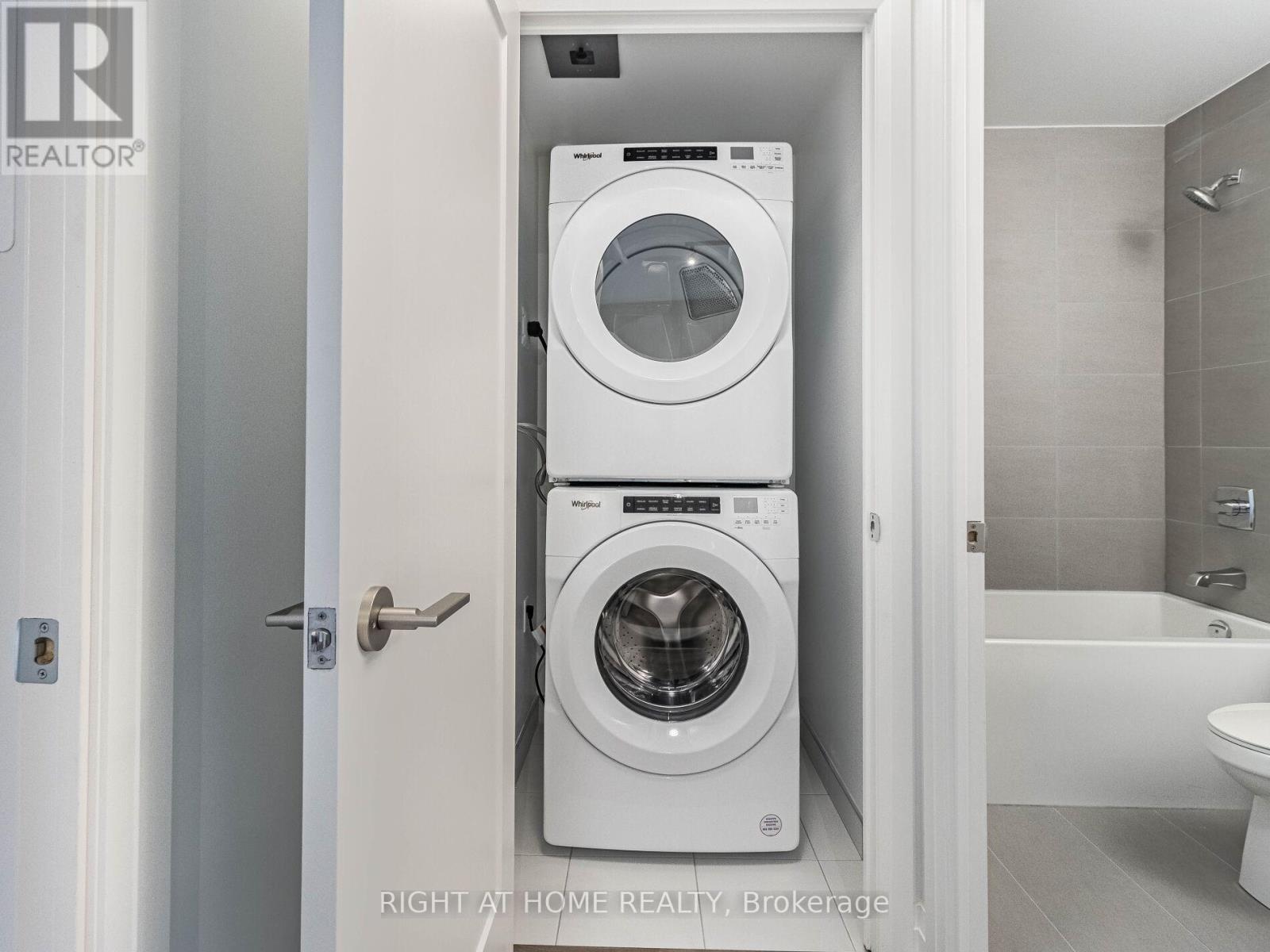 901 - 286 Main Street, Toronto, ON