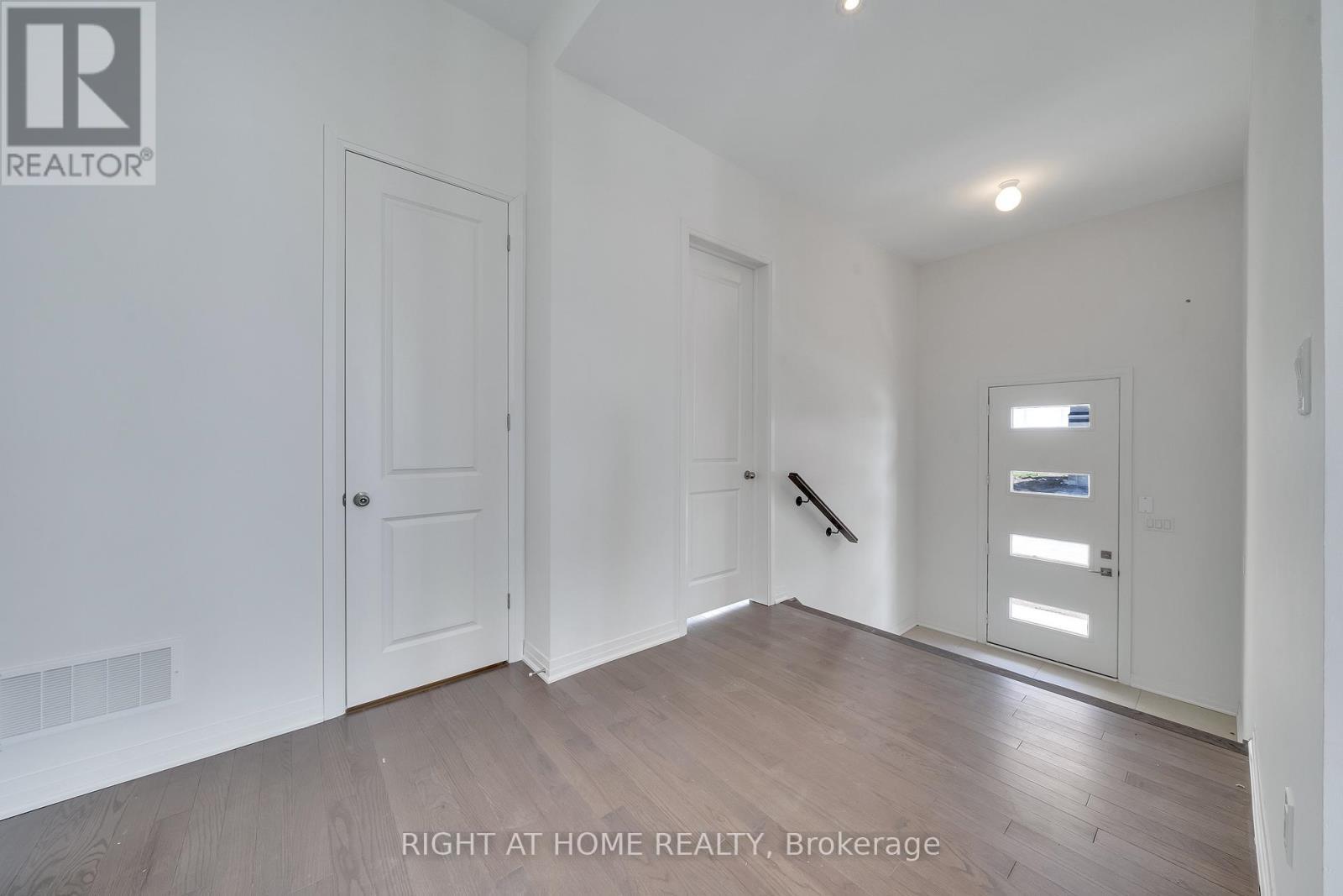 2 Yacht Drive, Clarington, ON - Indoor Photo Showing Other Room