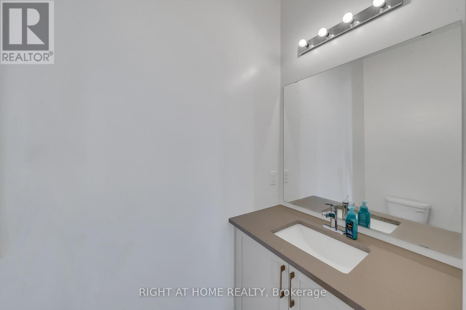 2 Yacht Drive, Clarington, ON - Indoor Photo Showing Bathroom