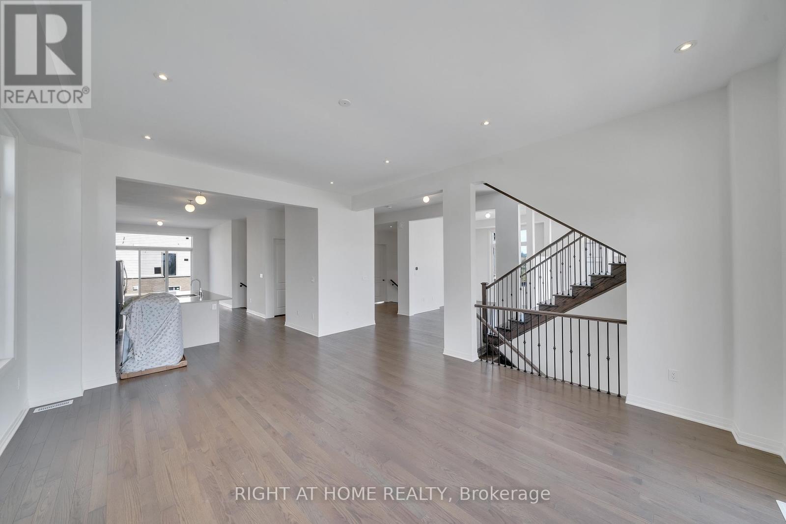 2 Yacht Drive, Clarington, ON - Indoor Photo Showing Other Room