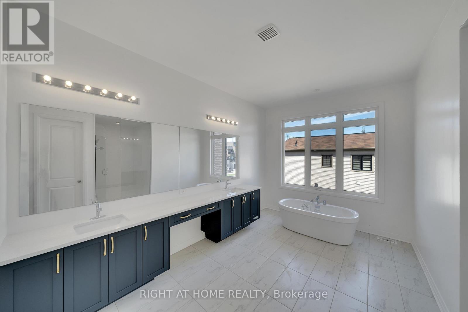 2 Yacht Drive, Clarington, ON - Indoor Photo Showing Bathroom
