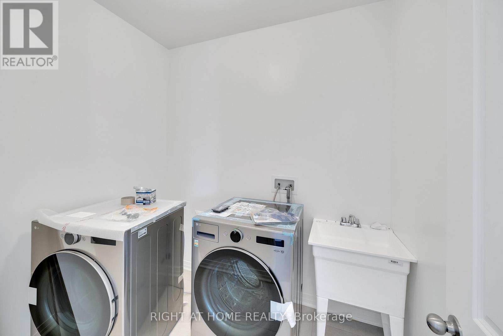 2 Yacht Drive, Clarington, ON - Indoor Photo Showing Laundry Room