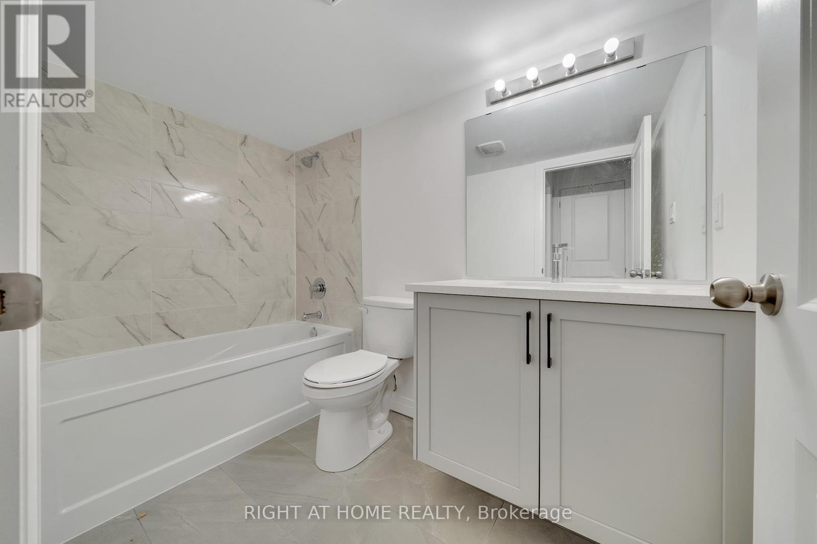 2 Yacht Drive, Clarington, ON - Indoor Photo Showing Bathroom