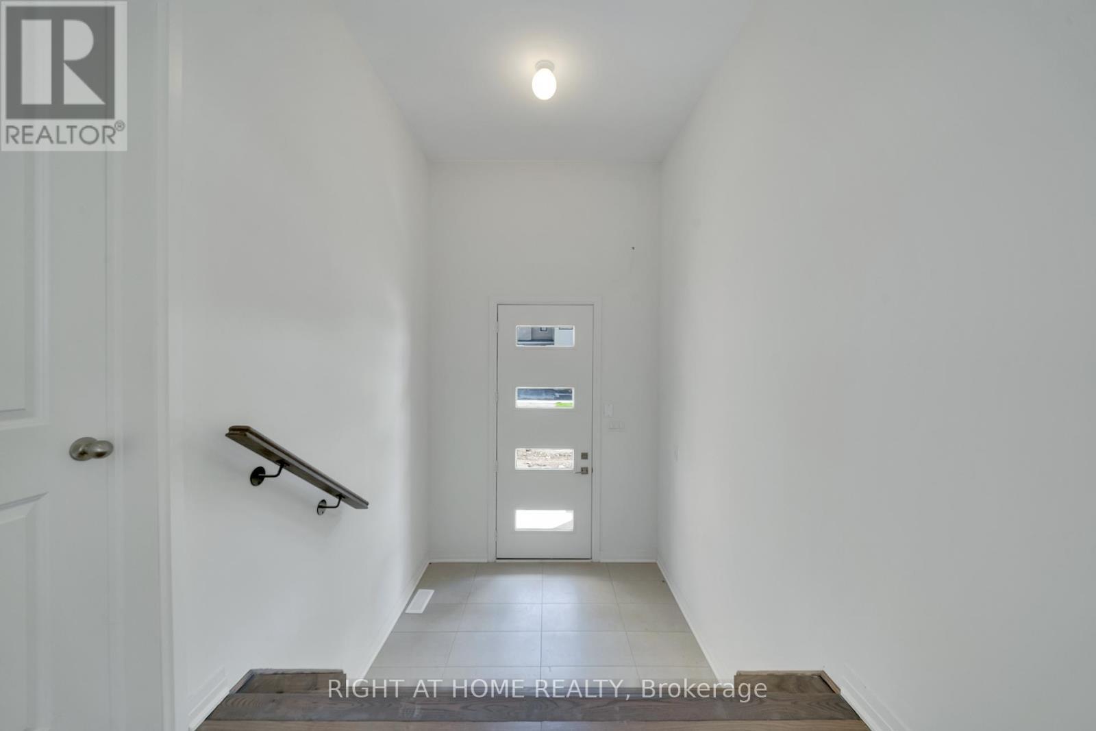 2 Yacht Drive, Clarington, ON - Indoor Photo Showing Other Room