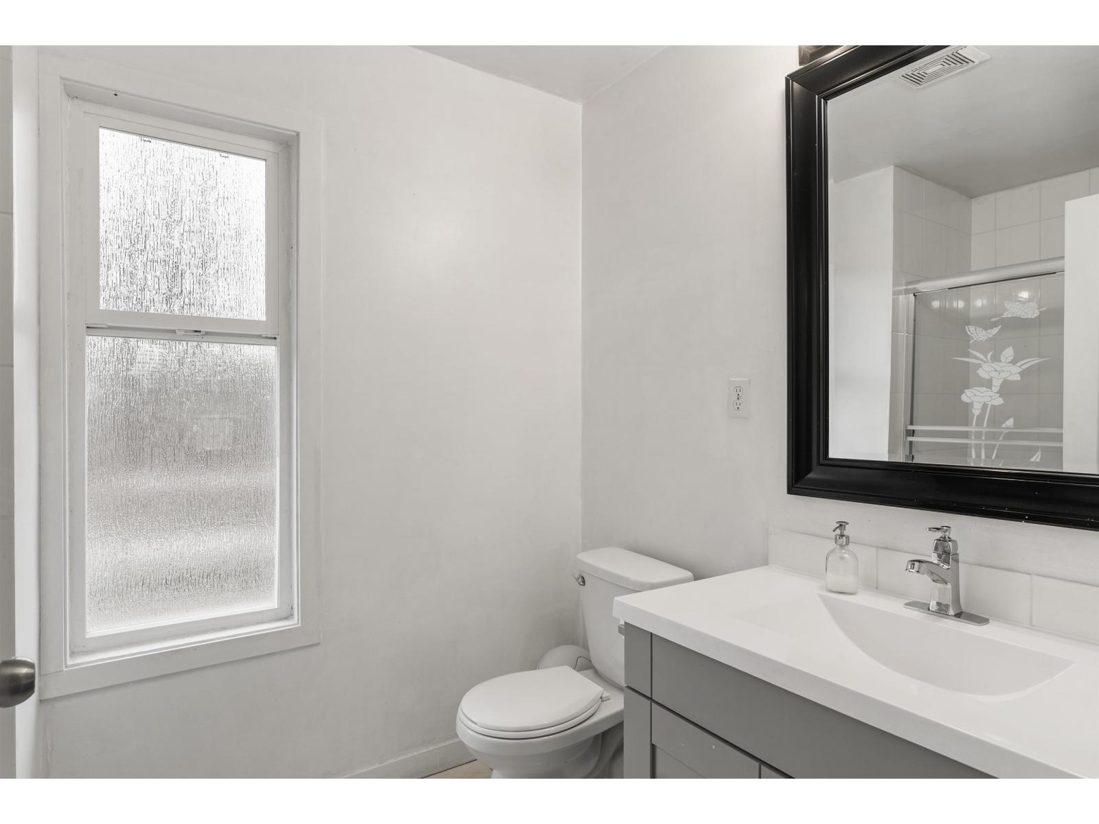 11186 Farms Road, Mission, BC - Indoor Photo Showing Bathroom