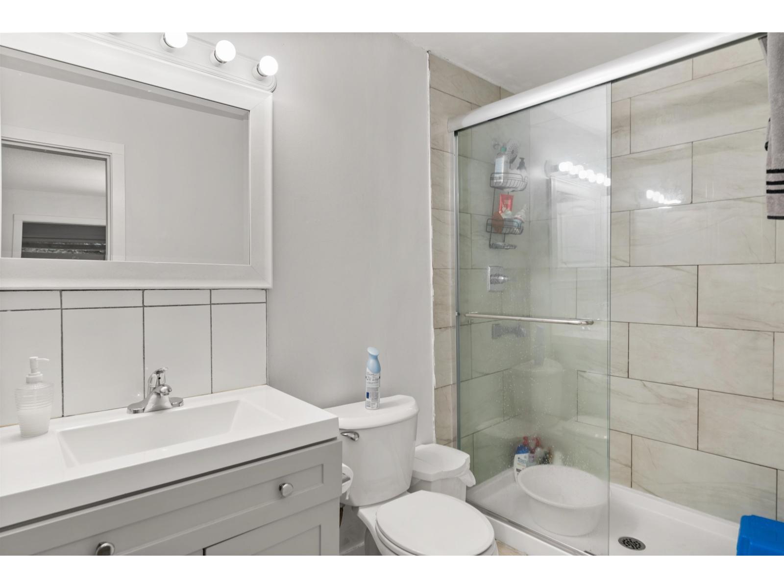 11186 Farms Road, Mission, BC - Indoor Photo Showing Bathroom