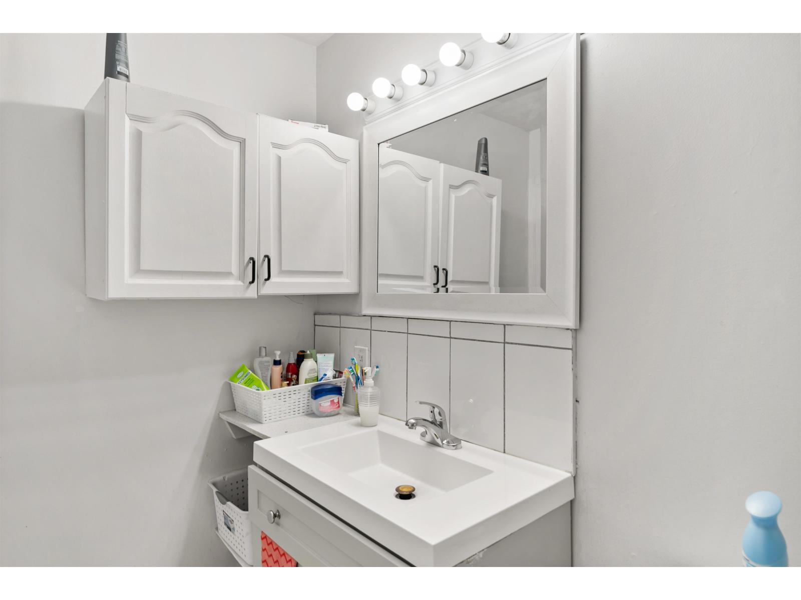 11186 Farms Road, Mission, BC - Indoor Photo Showing Bathroom