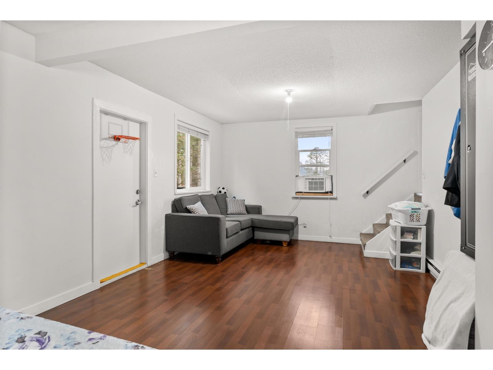 11186 Farms Road, Mission, BC - Indoor