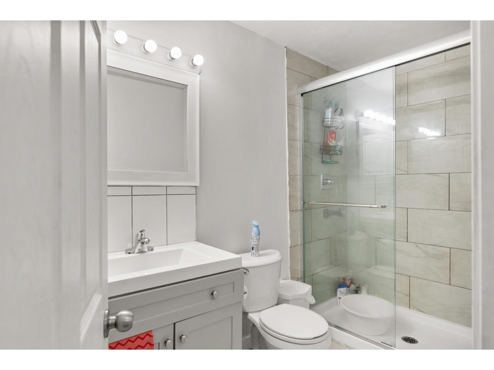 11186 Farms Road, Mission, BC - Indoor Photo Showing Bathroom