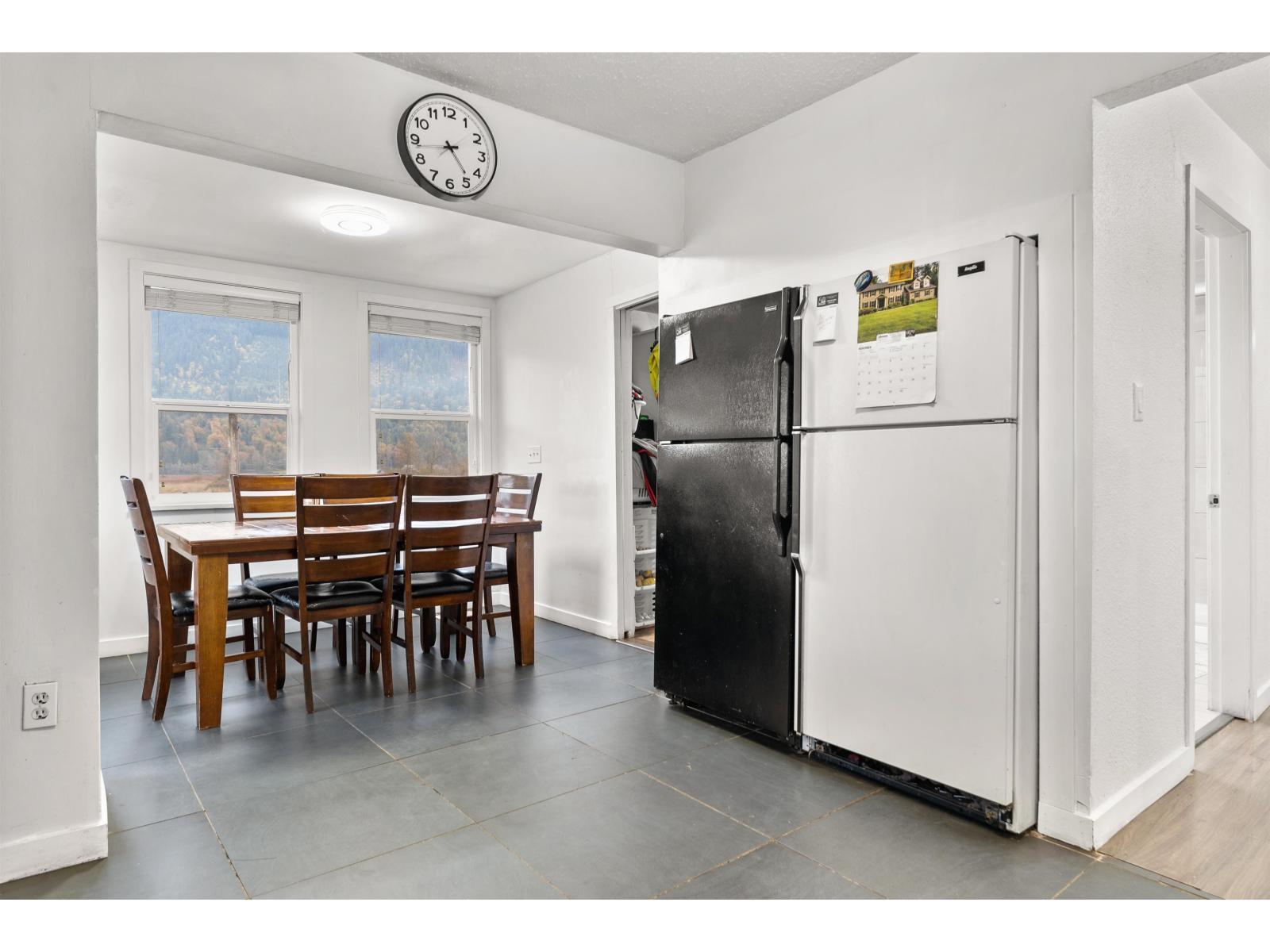 11186 Farms Road, Mission, BC - Indoor Photo Showing Dining Room