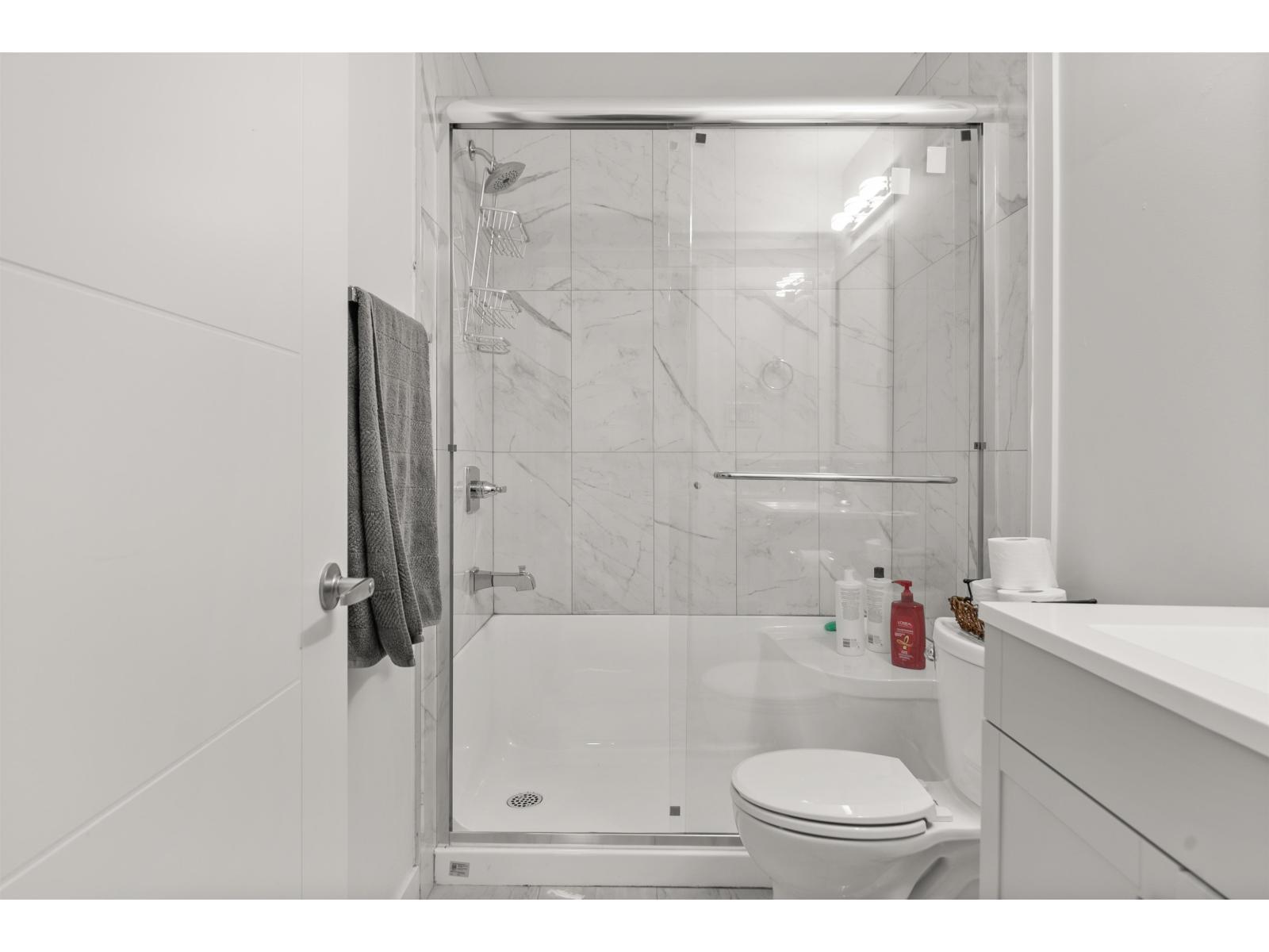 11186 Farms Road, Mission, BC - Indoor Photo Showing Bathroom