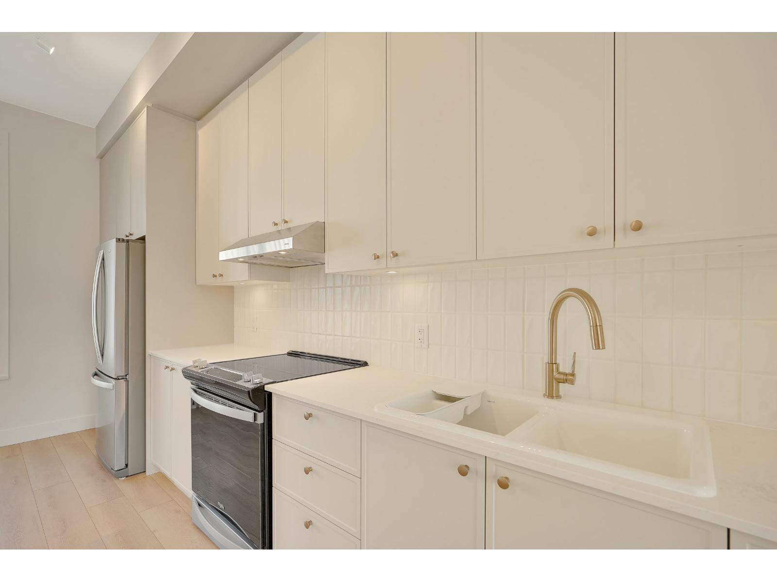 80 14151 58A Avenue, Surrey, BC - Indoor Photo Showing Kitchen With Upgraded Kitchen