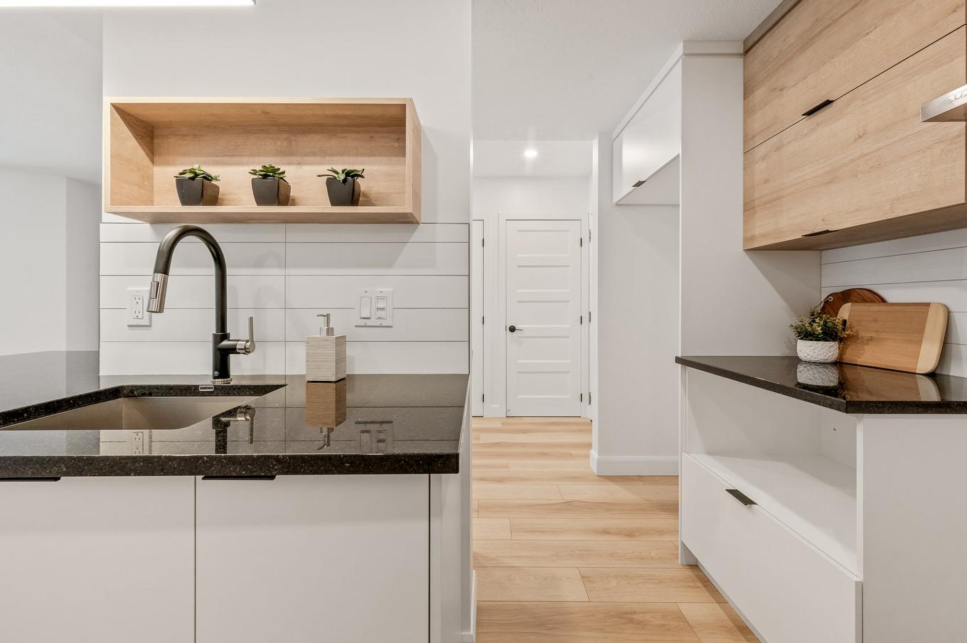 Cuisine - 110-2761 Ch. Ste-Foy, Québec (Sainte-Foy/Sillery/Cap-Rouge), QC - Indoor Photo Showing Kitchen