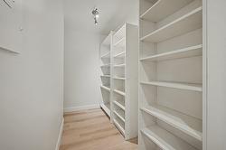 Walk-in closet -