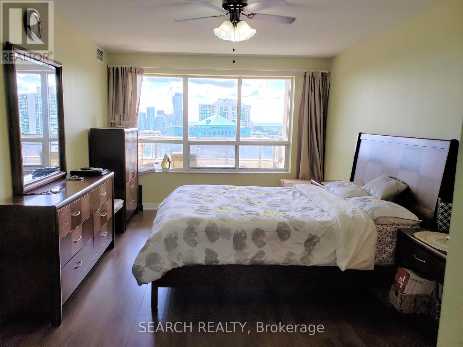 1625 - 25 Kingsbridge Garden Circle, Mississauga, ON - Indoor Photo Showing Bedroom