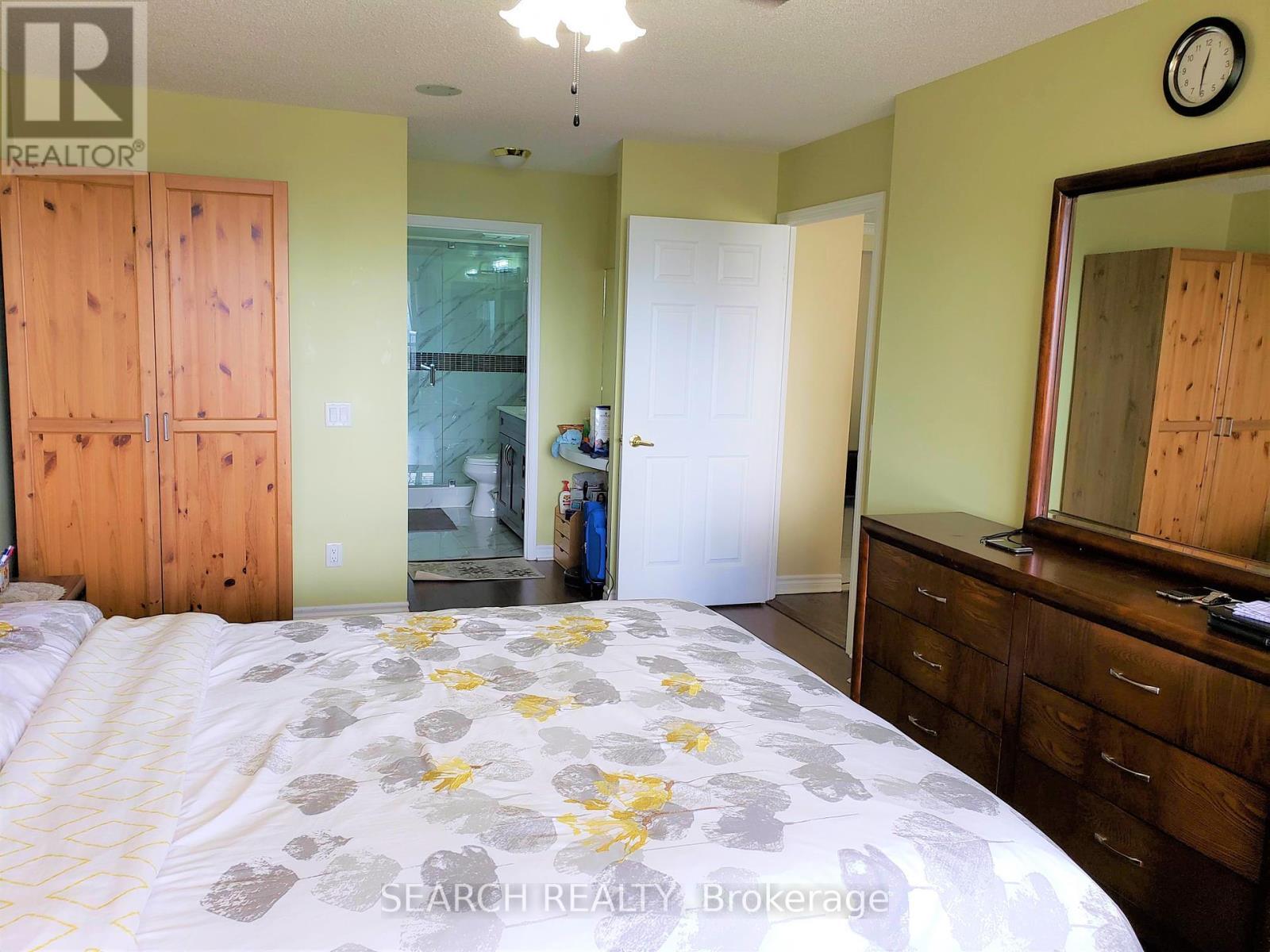 1625 - 25 Kingsbridge Garden Circle, Mississauga, ON - Indoor Photo Showing Bedroom