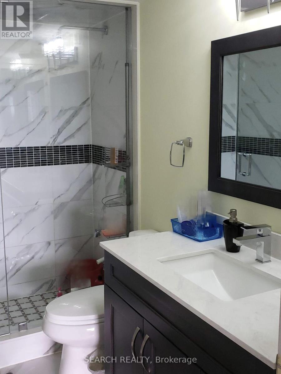 1625 - 25 Kingsbridge Garden Circle, Mississauga, ON - Indoor Photo Showing Bathroom