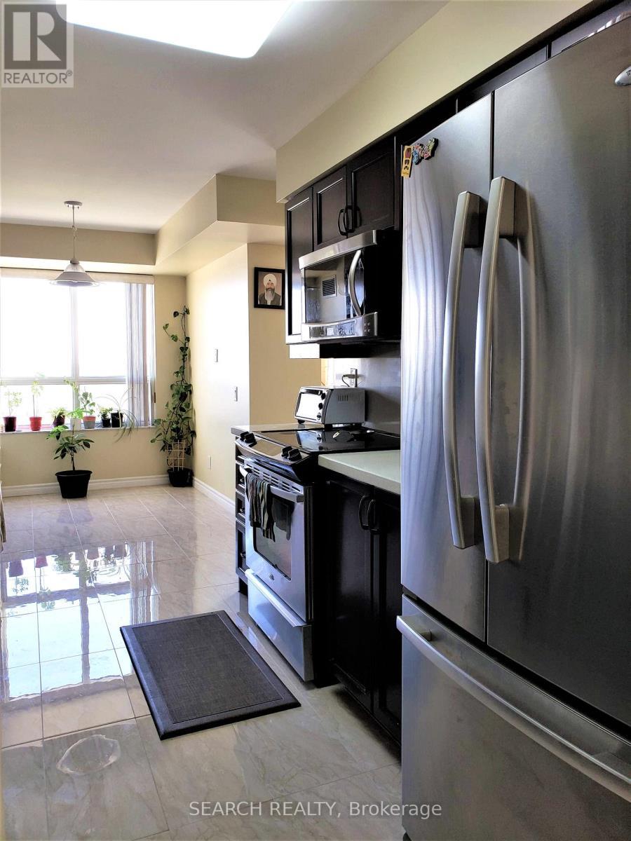 1625 - 25 Kingsbridge Garden Circle, Mississauga, ON - Indoor Photo Showing Kitchen