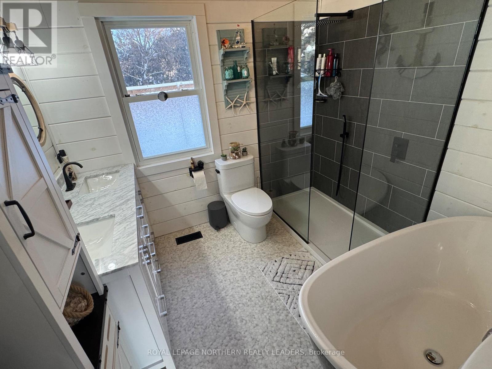 510 Balsam Street S, Timmins (Ts - Se), ON - Indoor Photo Showing Bathroom