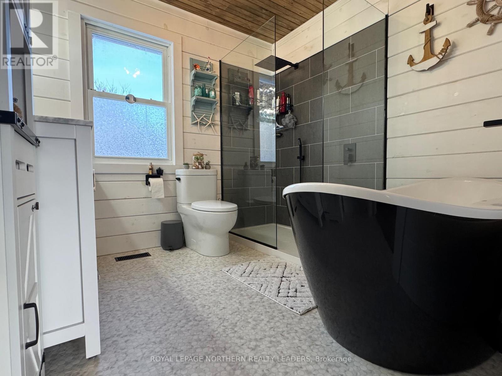 510 Balsam Street S, Timmins (Ts - Se), ON - Indoor Photo Showing Bathroom