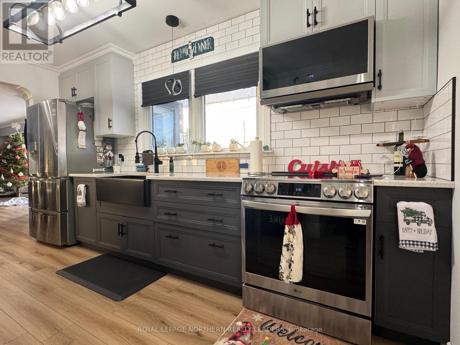 510 Balsam Street S, Timmins (Ts - Se), ON - Indoor Photo Showing Kitchen With Upgraded Kitchen