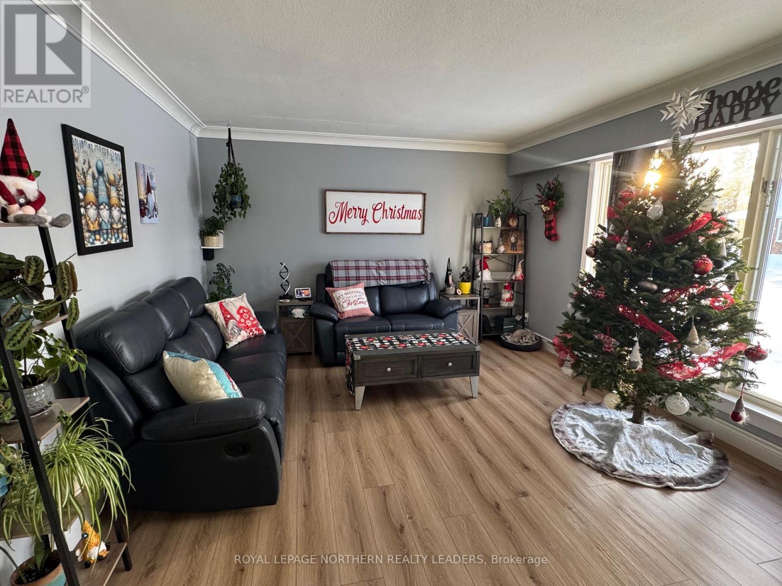 510 Balsam Street S, Timmins (Ts - Se), ON - Indoor Photo Showing Living Room