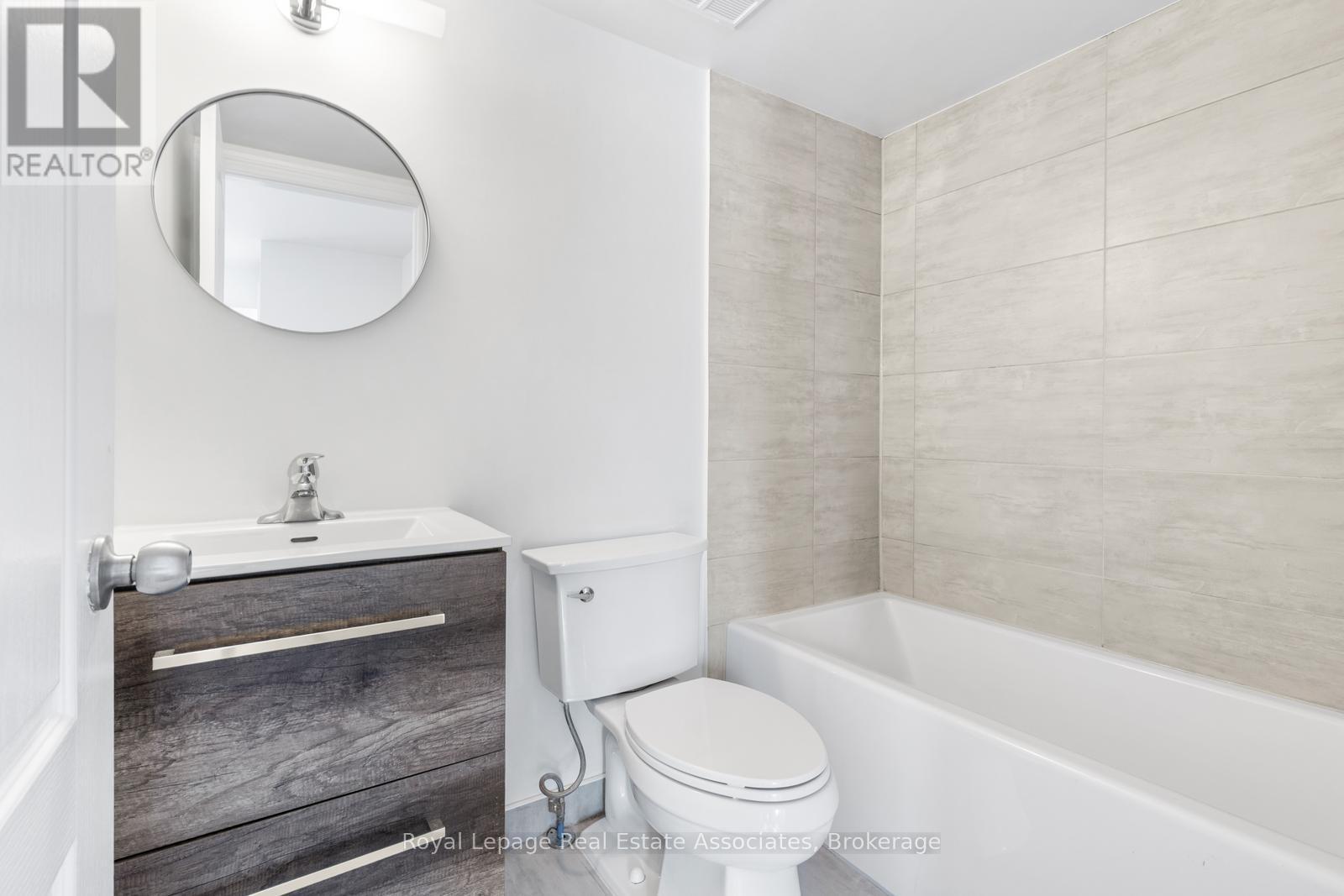 1811 - 12 Sudbury Street, Toronto, ON - Indoor Photo Showing Bathroom