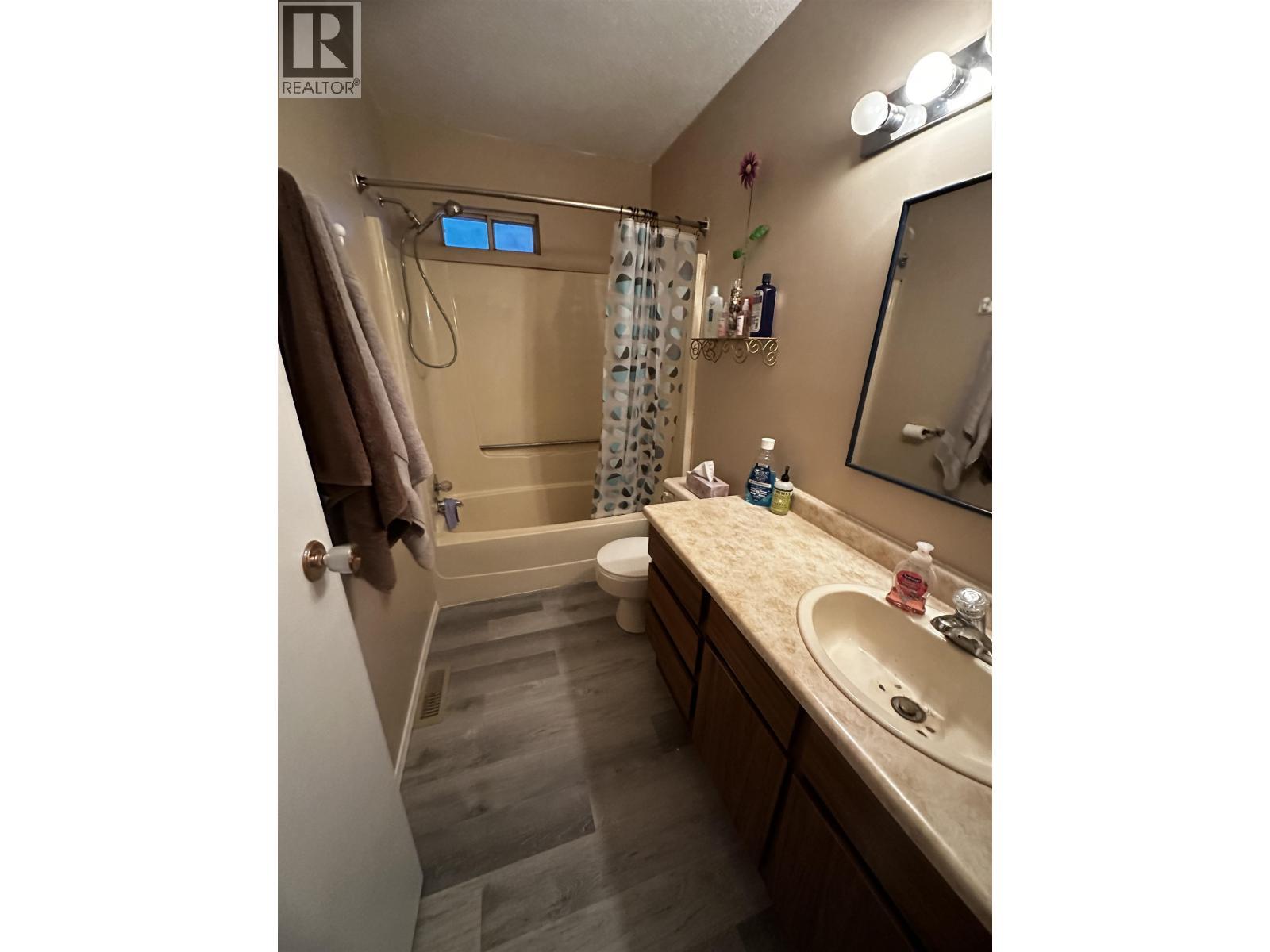 5735 Gairdner Crescent, Fort Nelson, BC - Indoor Photo Showing Bathroom