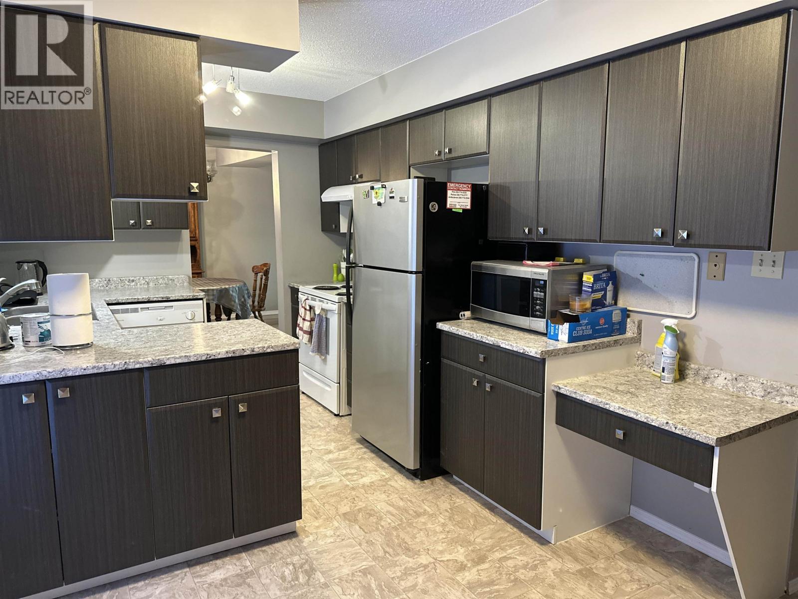 5735 Gairdner Crescent, Fort Nelson, BC - Indoor Photo Showing Kitchen