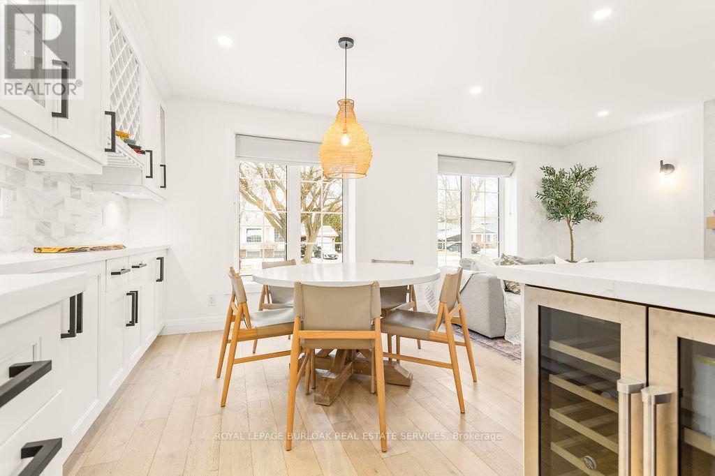3356 Rexway Drive, Burlington, ON - Indoor Photo Showing Dining Room