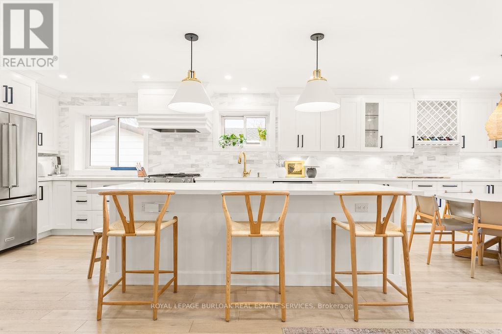 3356 Rexway Drive, Burlington, ON - Indoor Photo Showing Kitchen With Stainless Steel Kitchen With Upgraded Kitchen