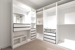 Walk-in closet -