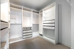 Walk-in closet -