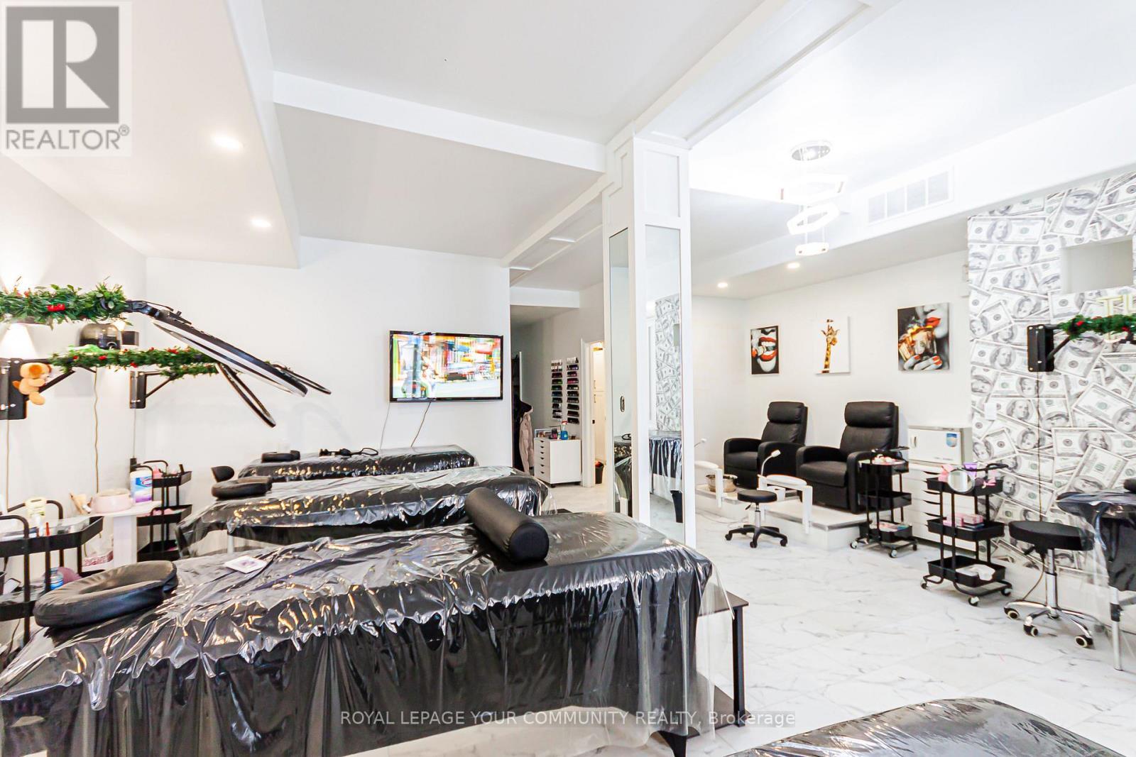 204 Brock Street S, Whitby, ON