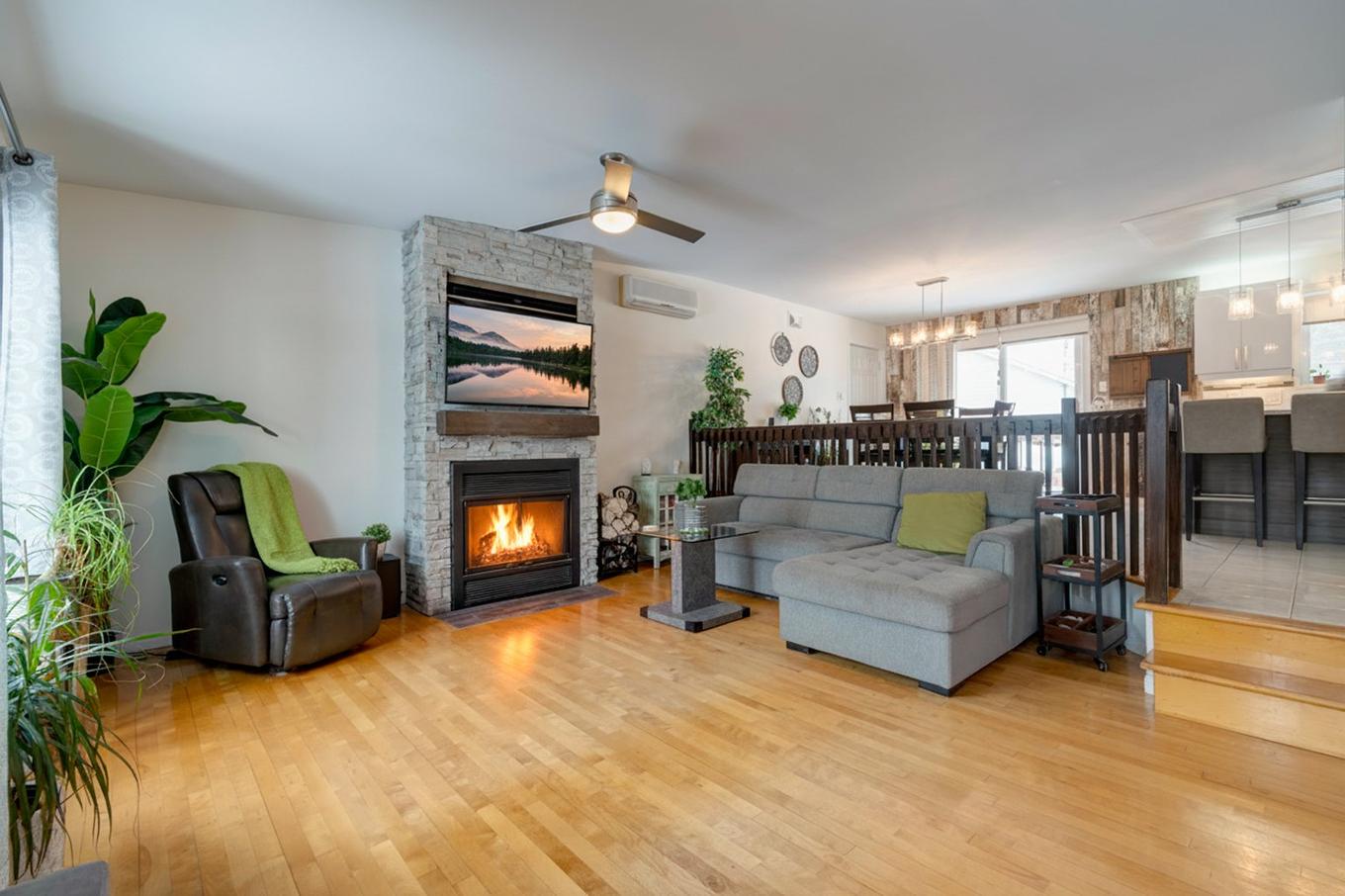 Salon - 953 Rue Des Grands-Bois, Sorel-Tracy, QC - Indoor Photo Showing Living Room With Fireplace