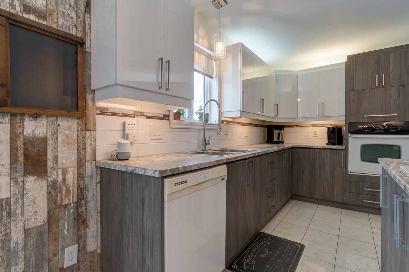 Cuisine - 953 Rue Des Grands-Bois, Sorel-Tracy, QC - Indoor Photo Showing Kitchen With Double Sink