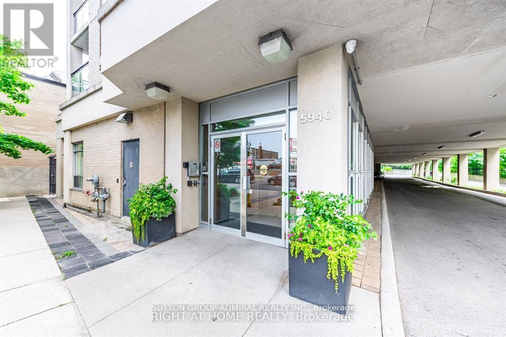 512 - 5940 Yonge Street, Toronto, ON - Outdoor With Exterior