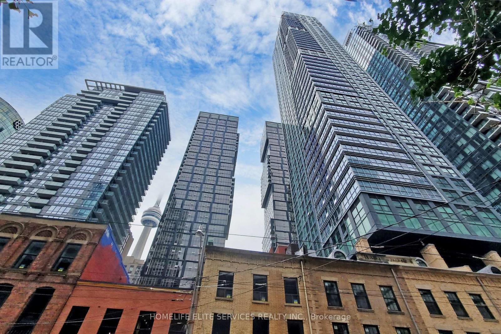 702 - 327 King Street W, Toronto, ON - Outdoor With Facade