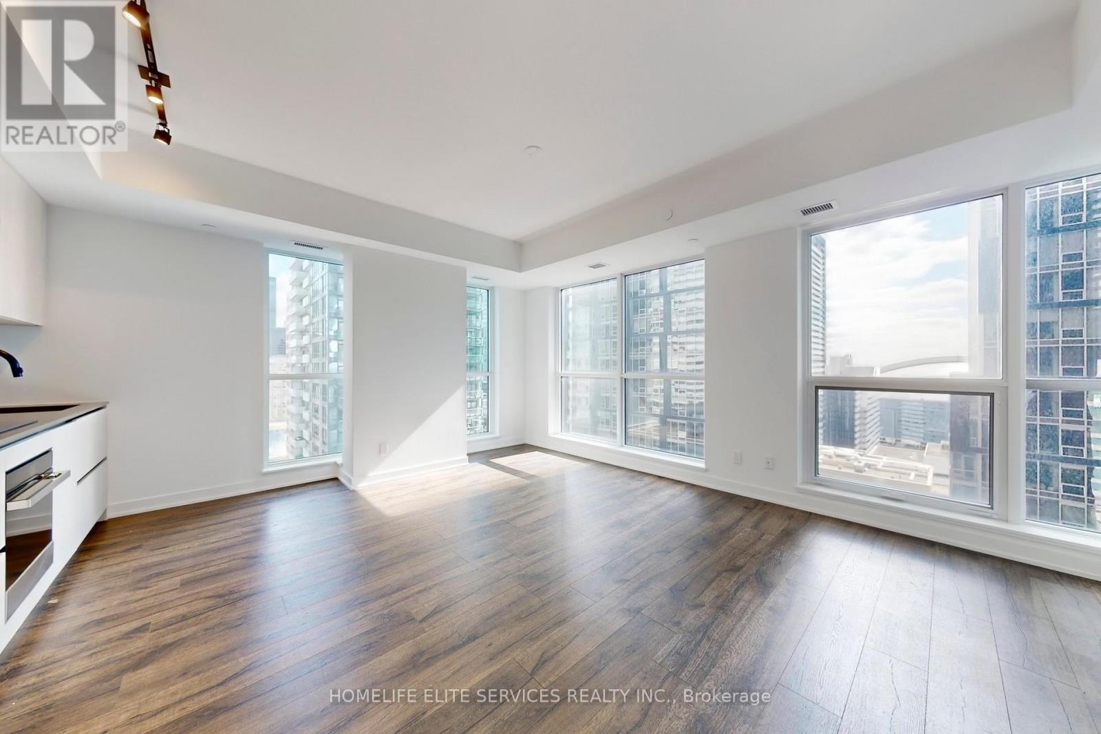 702 - 327 King Street W, Toronto, ON - Indoor