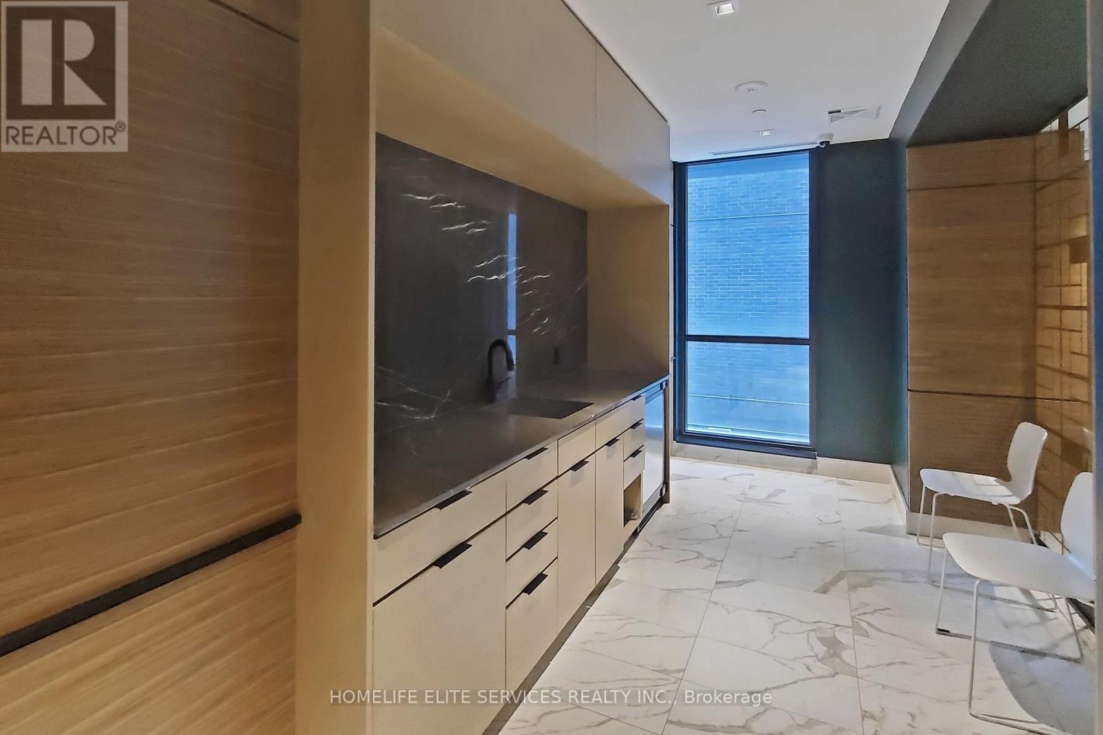 702 - 327 King Street W, Toronto, ON - Indoor