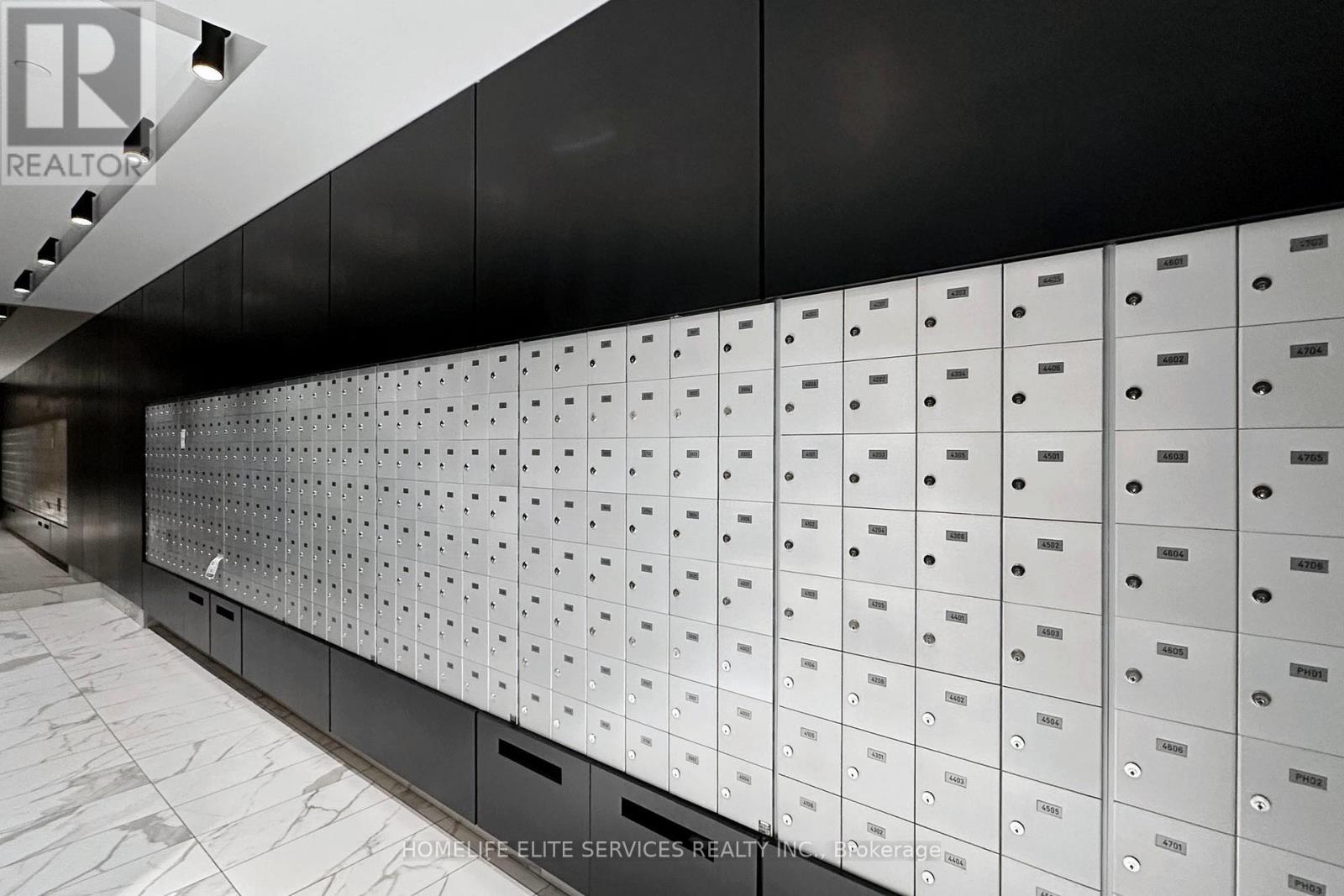 702 - 327 King Street W, Toronto, ON - Indoor Photo Showing Bedroom