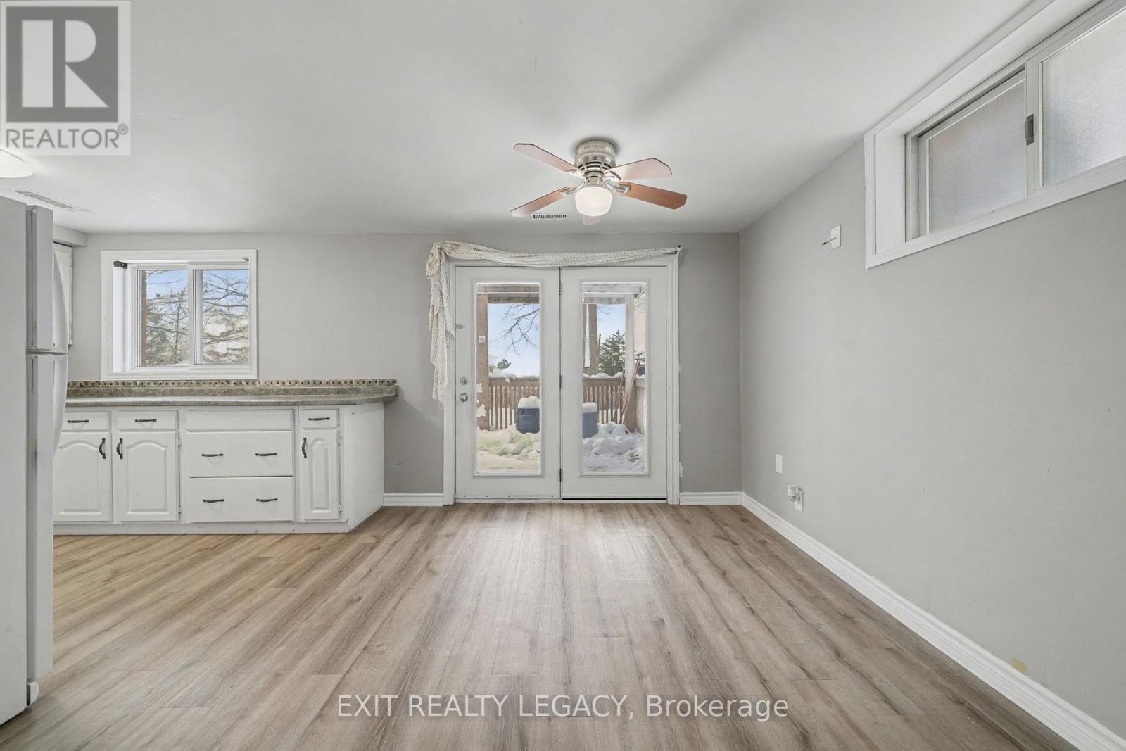 Entrance door and Living room - Basement - 72 Ferguson Drive, Barrie, ON