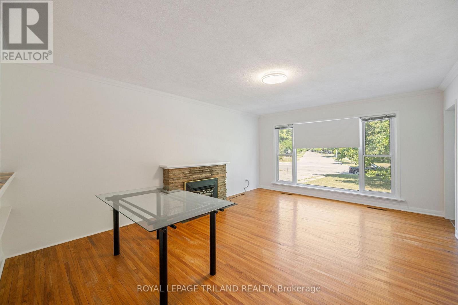 264 Trott Drive, London North (North R), ON - Indoor With Fireplace