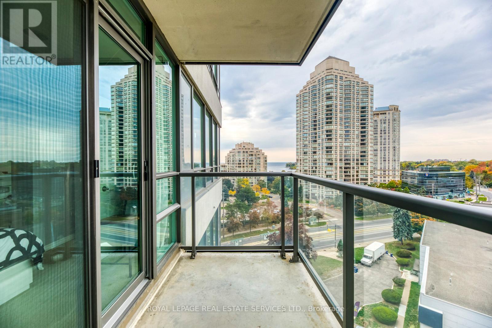802 - 2240 Lake Shore Boulevard W, Toronto, ON - Outdoor With Exterior
