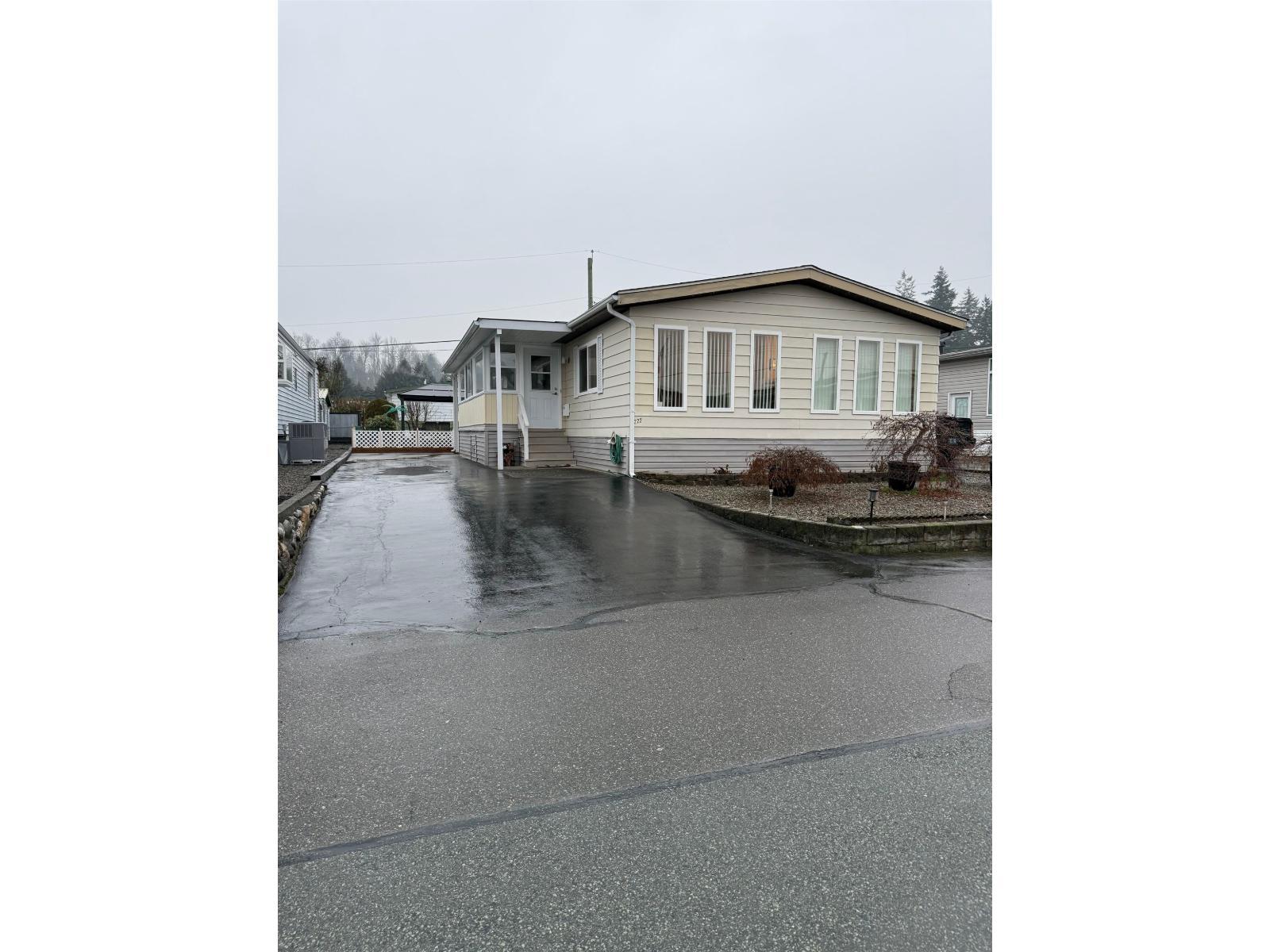 222 27111 0 Avenue, Langley, BC - Outdoor