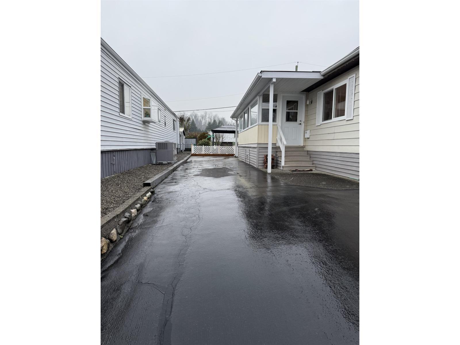 222 27111 0 Avenue, Langley, BC - Outdoor