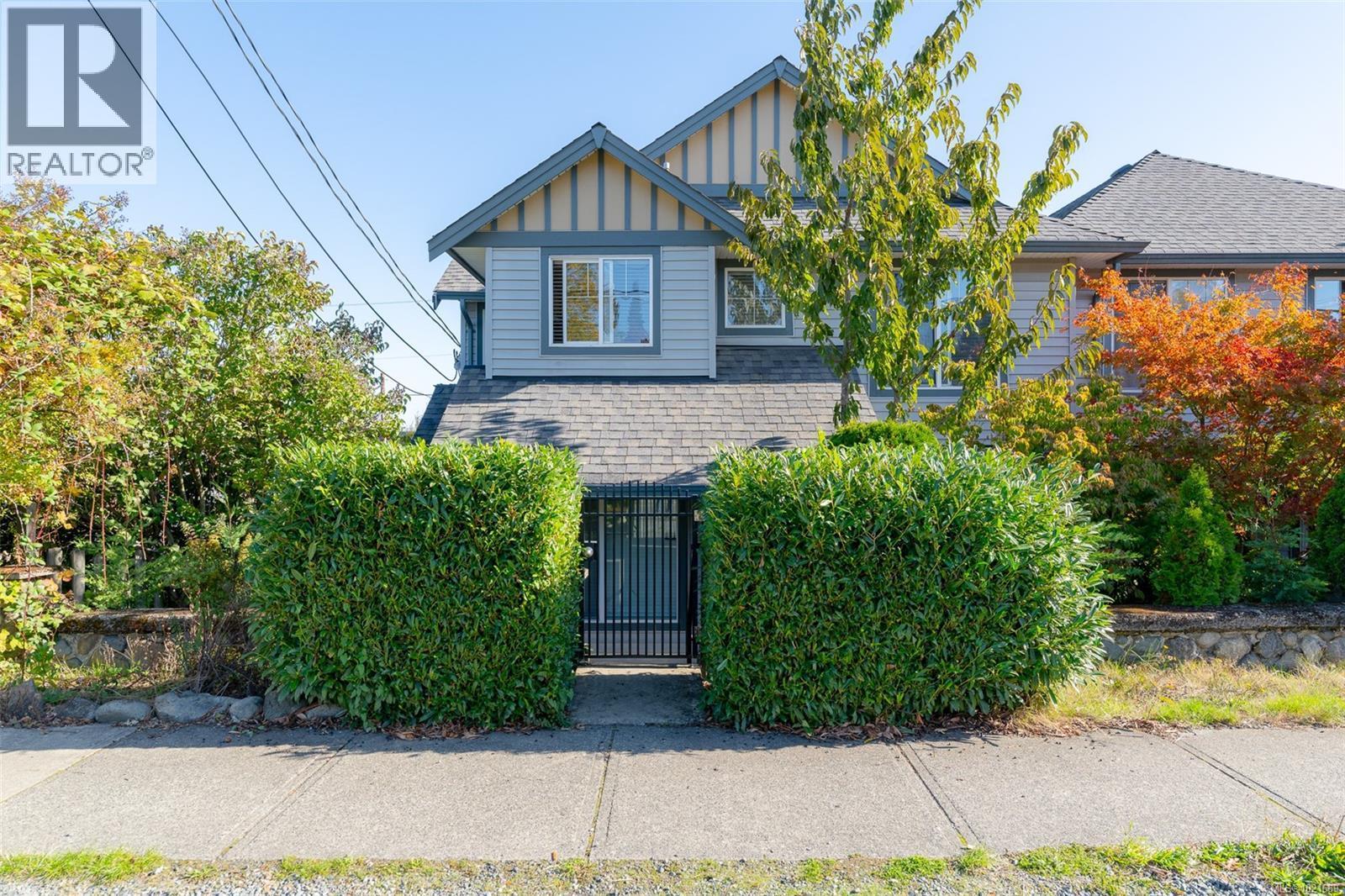 Front of property with locking gate - to main entrance - 101 211 Victoria Rd, Nanaimo, BC